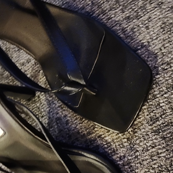 New Billini Princess Polly Solana black heeled thong style sandals, Size 7 - Picture 3 of 10